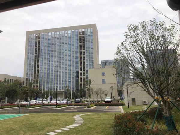 深圳婚姻律師事務所來講講在校大學生是否有權起訴父母要求給付撫養費